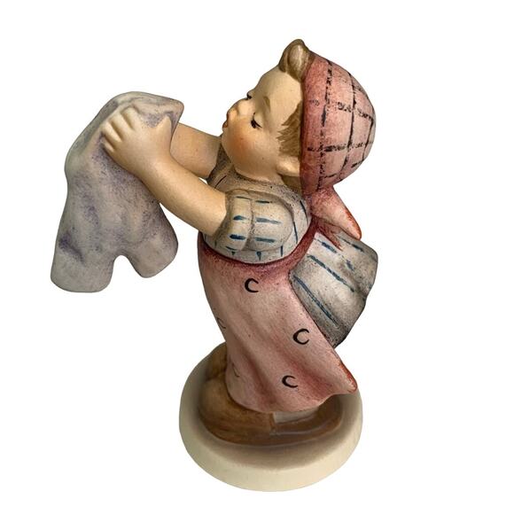 Vintage 1987 Hummel Goebel #283 Clothes Washing Day Collectible Ceramic Figurine - Picture 4 of 6